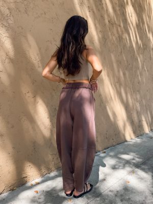 Ramona Barrel Sweatpants in Chocolate
